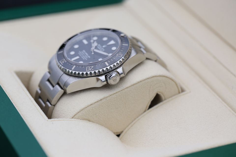 Rolex Sea-Dweller 4000 116600 Image 6
